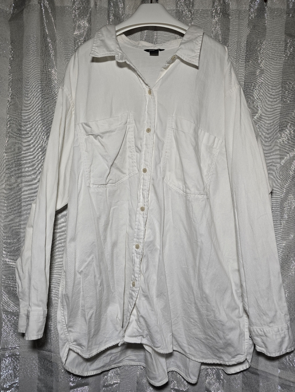 Exdie Bauer Classic White Button-Up Shirt
